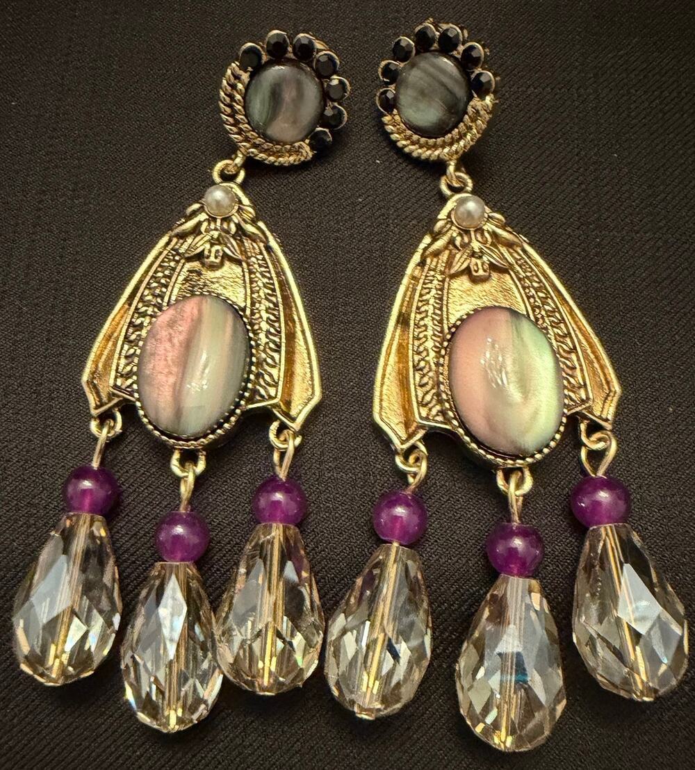 French-style vintage waterdrop chandelier earrings
Art Deco Statement piece 3.5”